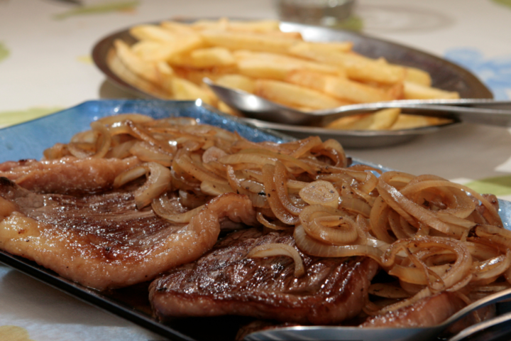 Bife Acebolado Macio: receita prática para o almoço