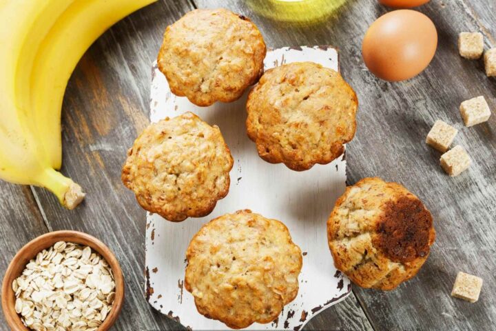 Bolinho de Aveia e Banana Assado para o Café da Manhã