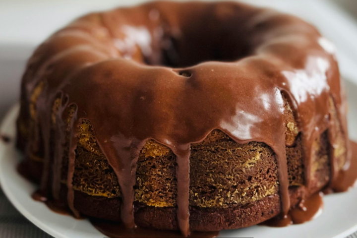 Bolo de Chocolate Fofinho: receita simples com massa úmida