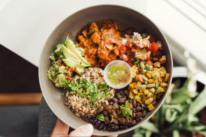 Bowl de quinoa com legumes