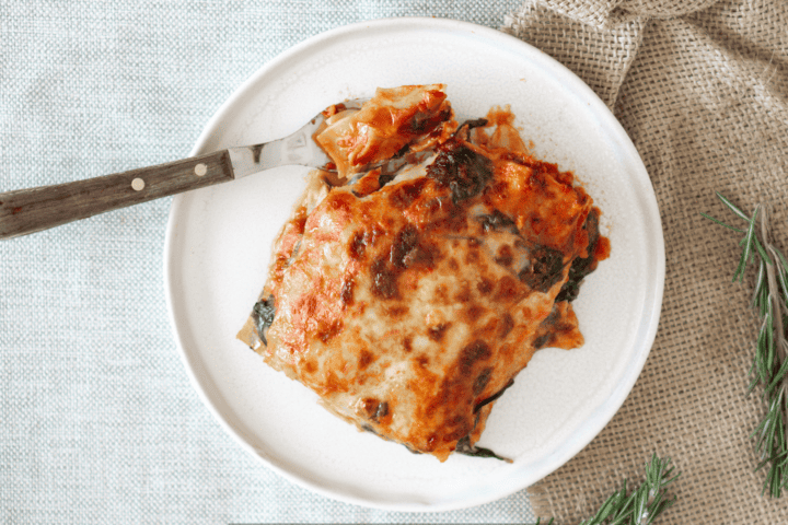 Lasanha à Bolonhesa: receita caseira cremosa e bem montada